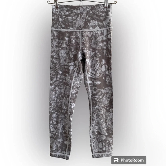 LULULEMON Wunder Under High-Rise Crop 23" *Full-On  Luxtreme Gray Size 4 - Picture 2 of 13